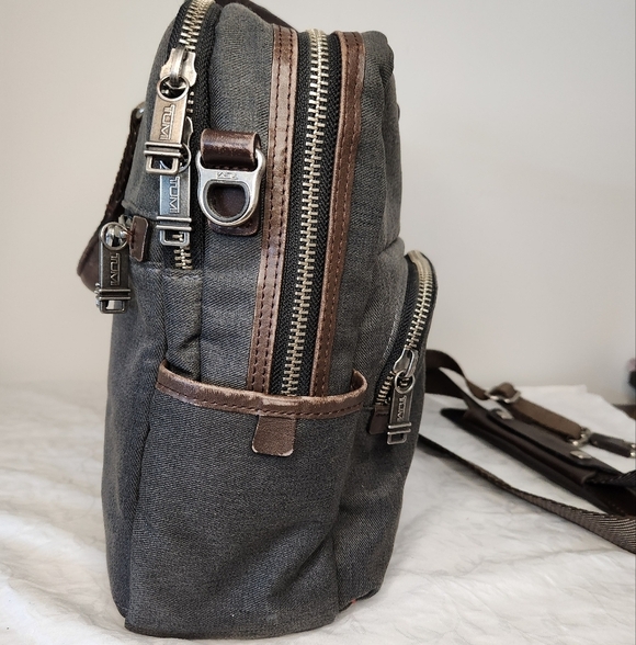 Tumi Messenger Laptop Bag Travel Set - Picture 4 of 16